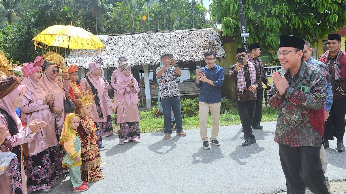 Wawako Padang Maigus Nasir kunjungan perdana ke sekolah utnuk mengecek kesiapan progul. (dok. Prokopim)