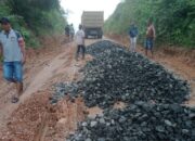 PTPN IV Bantu Perbaikan Jalan Lintas Tiga Desa