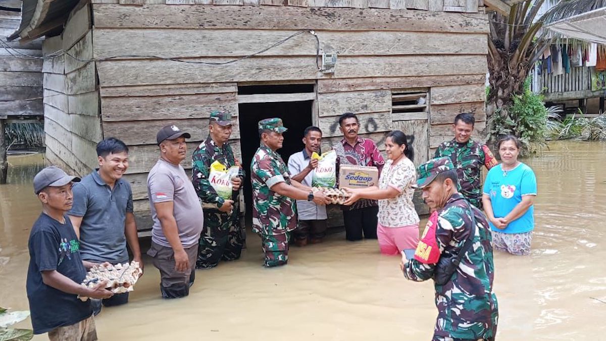 PTPN IV beri bantuan korban banjir Desa Jangga. (dok. istimewa)