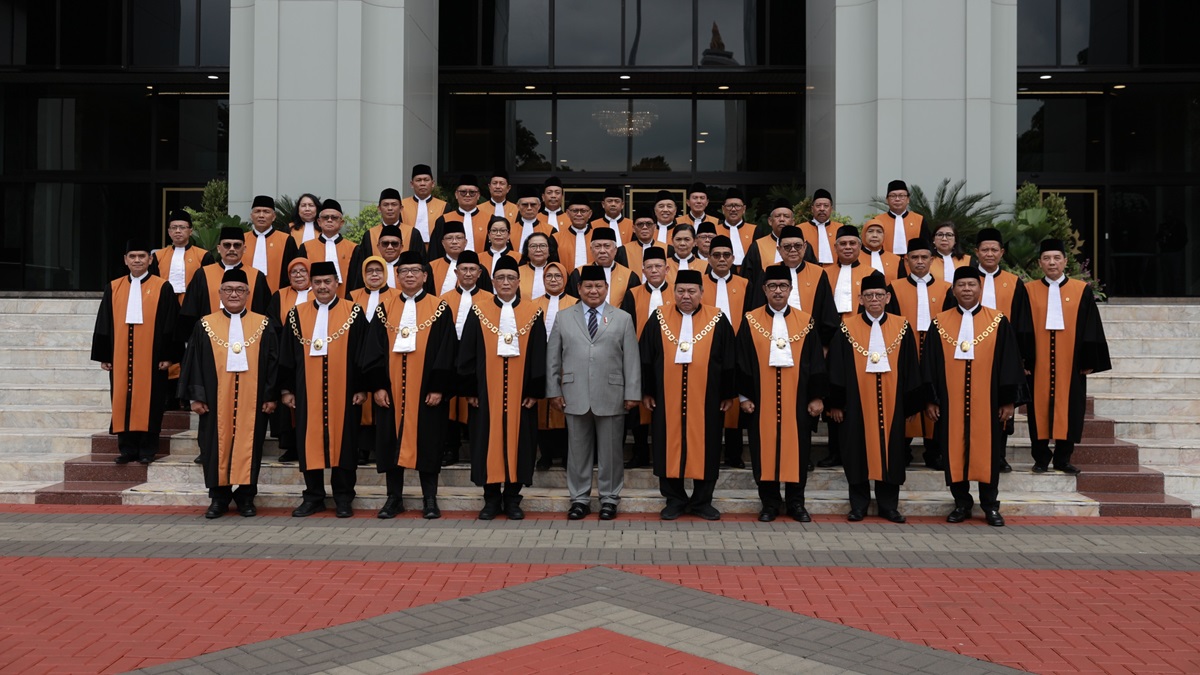 Presiden Prabowo bersama para hakim MA. (dok. PCO RI)