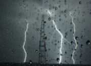 BMKG Peringatkan Hujan Lebat Disertai Petir di Sumbar Pagi Ini