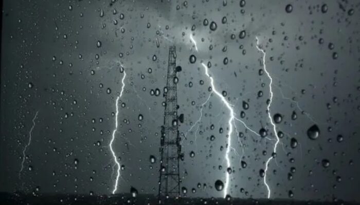 BMKG Peringatkan Potensi Hujan Disertai Petir di Padang