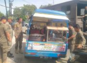 Sisir Kawasan Ramai PKL, Satpol PP Padang Amankan 10 Payung