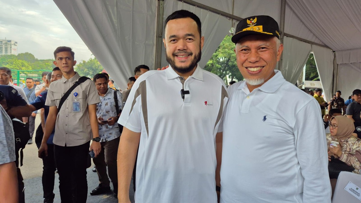 Wali Kota Padang Fadli Amran bersama Gubernur Mahyeldi jelang pelantikan. (dok. adpsb)