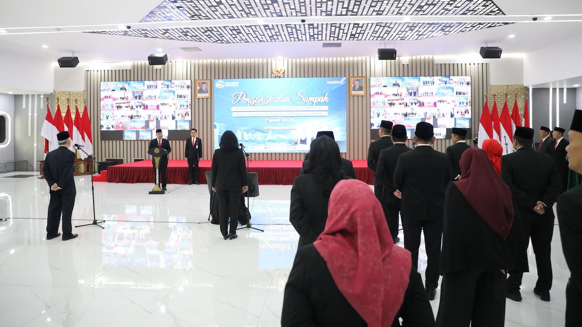 Wamen ATR/Waka BPN Lantik Ketua dan Anggota MPPP serta MPPW untuk Perkuat Pengawasan PPAT. (dok. ATR/BPN)
