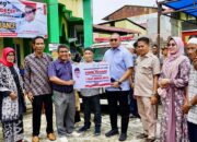 Andre Rosiade Serahkan Ambulans untuk Yayasan Sumbar Rakyat Madani di Padang