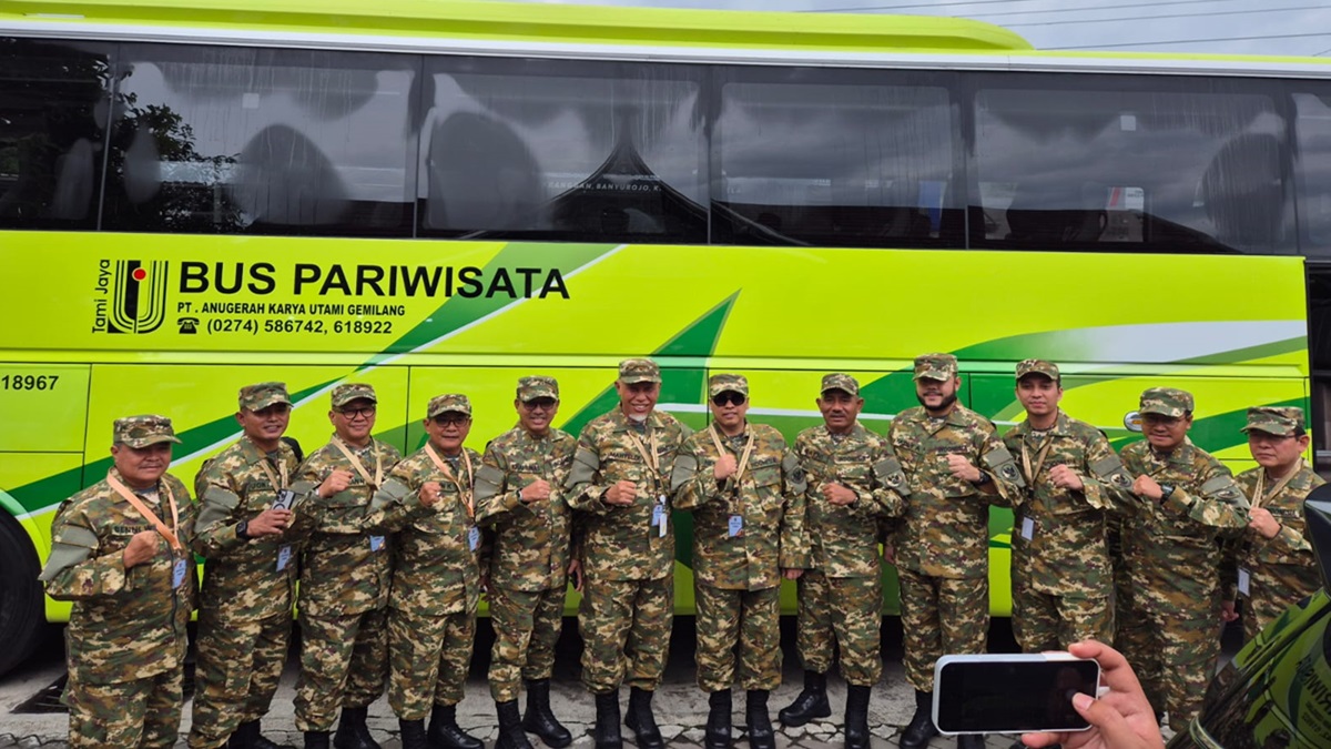 Gubernur dan kepala daerah se- Sumbar disiapkan bus untuk pulang Magelang ke Bandara di Yogyakarta usai retret. (dok. adpsb)
