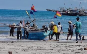 Pemko Padang Bantu Nelayan Terdampak Bencana dengan 19 Kapal Fiber
