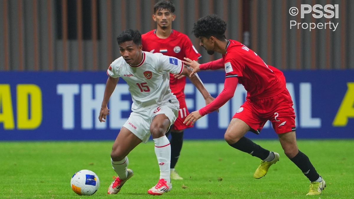 Pemain Timnas U-20 Indonesia melewati pemain Yaman. (dok. PSSI)