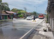 Atensi Wako Fadly Amran, Damkar Padang Bersihkan Material Debu di Jalan Padang-Solok