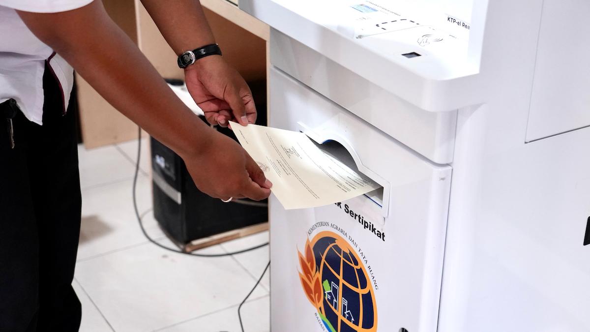 Pencetakan sertipikat elektronik Kementerian ATR/BPN yang sudah teruji keamanan datanya. (dok. ATR/BPN)