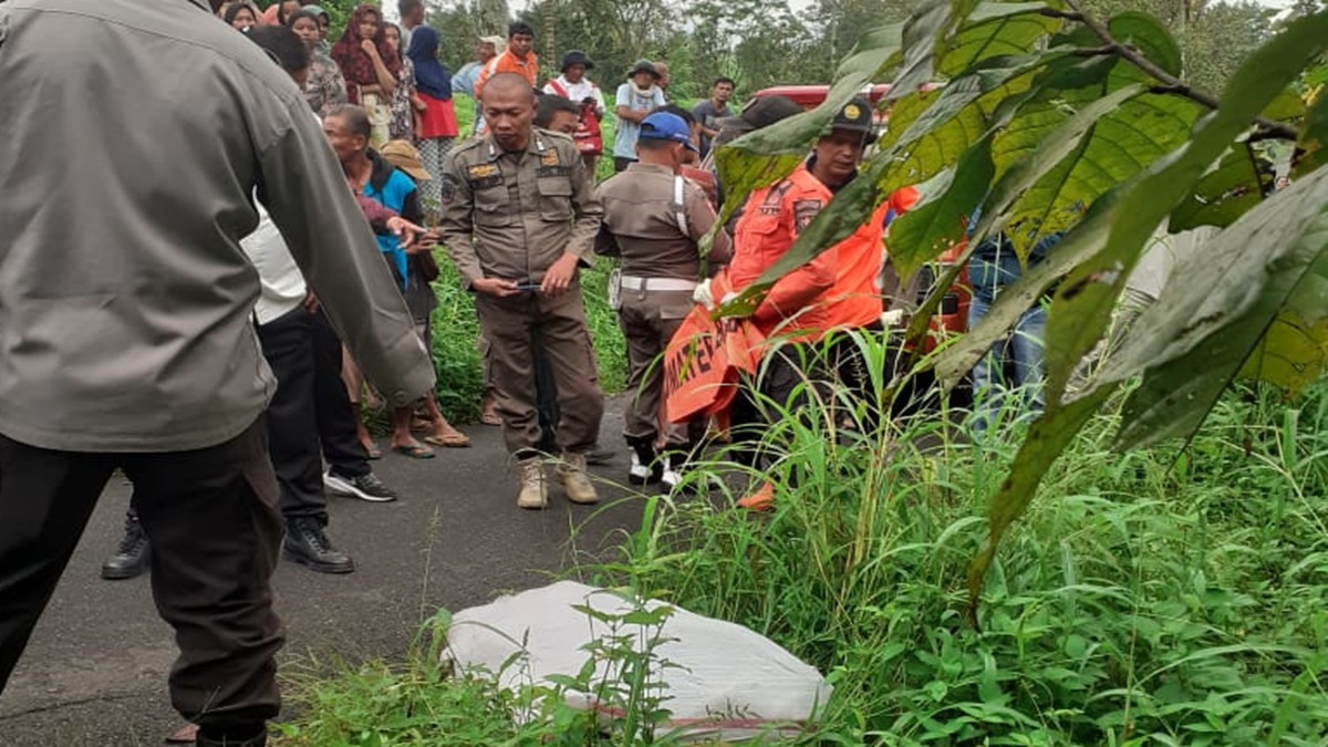 Penemuan jasad dalam karung di Nagari Sungai Tarab, Kecamatan Sungai Tarab, Kabupaten Tanah Datar, Rabu pagi. (dok. istimewa)
