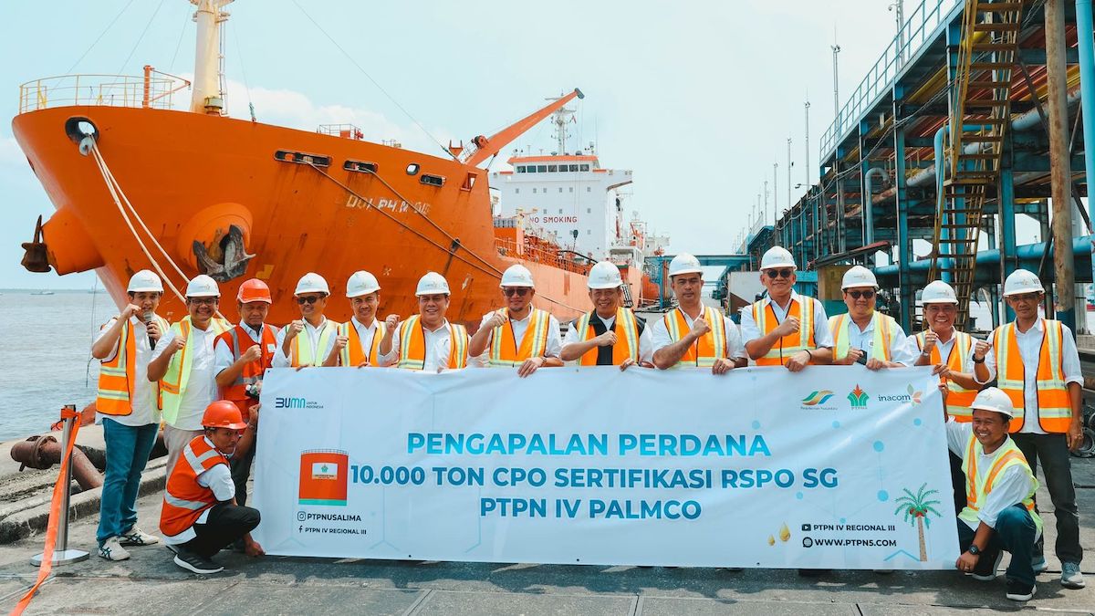 Holding Perkebunan Nusantara (Persero) melalui anak usahanya PT Perkebunan Nusantara IV PalmCo melakukan pengapalan perdana 10.000 ton crude. (dok. PTPN IV PalmCo)