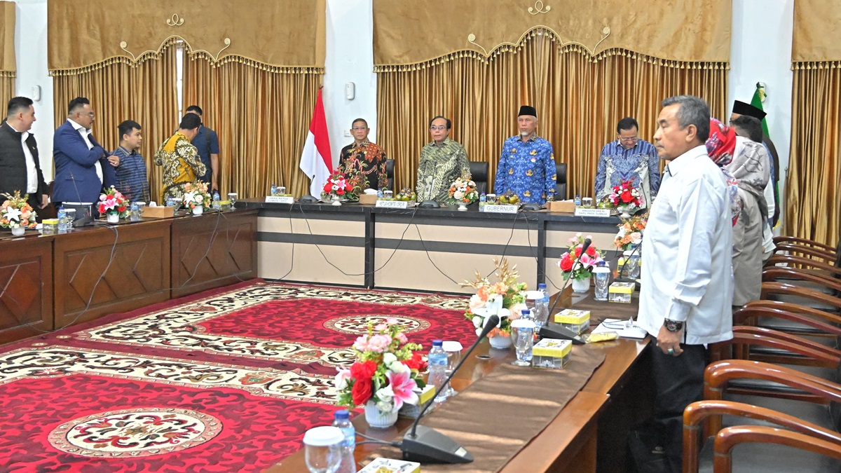 Rapat kerja Gubernur Mahyeldi dengan Komite 1 DPD RI terkait reforma agraria. (dok. adpsb)