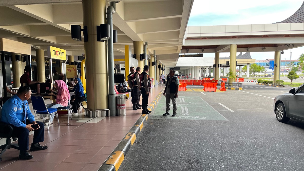 Unit K9 Polda Sumbar siaga di BIM antisipasi peredaran narkoba. (dok. Bid Humas)