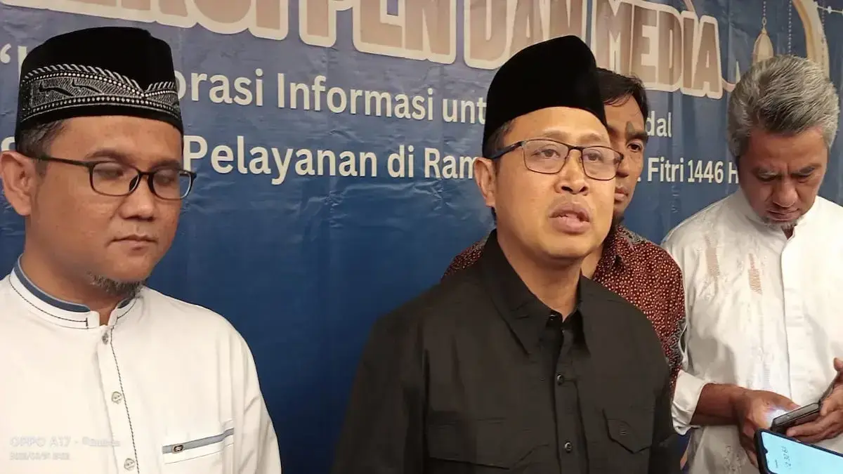 General Manager PLN UID Sumbar Ajrun Karim dan jajaran usai acara buka bersama awak media di Padang. (dok. Radarsumbar.com)