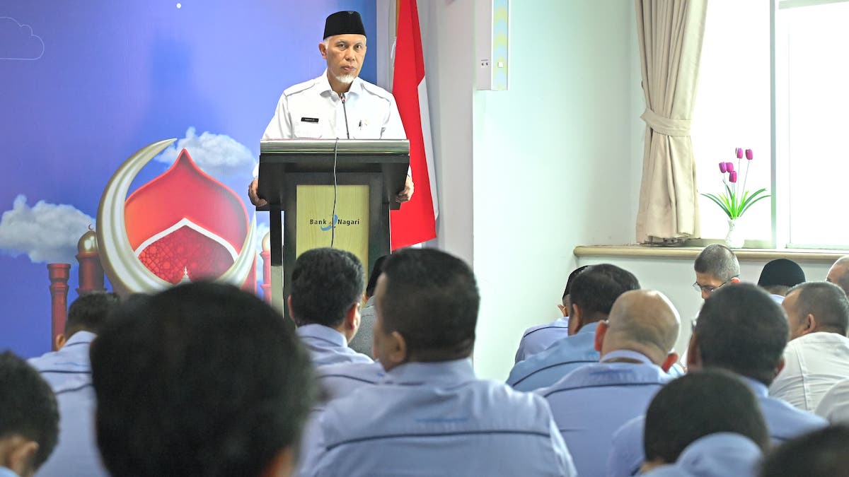 Gubernur Mahyeldi berikan tausiyah untuk karyawan Bank Nagari. (dok. adpsb)
