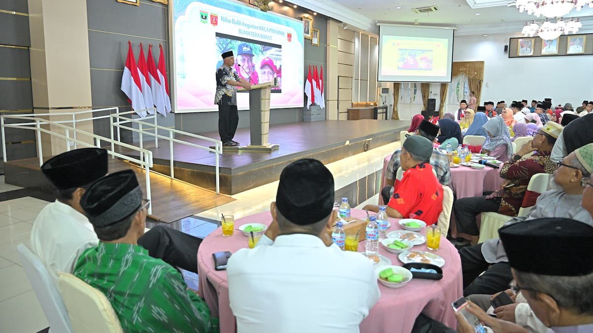 Gubernur Mahyeldi buka bersama warga Luak Agam. (dok. adpsb)