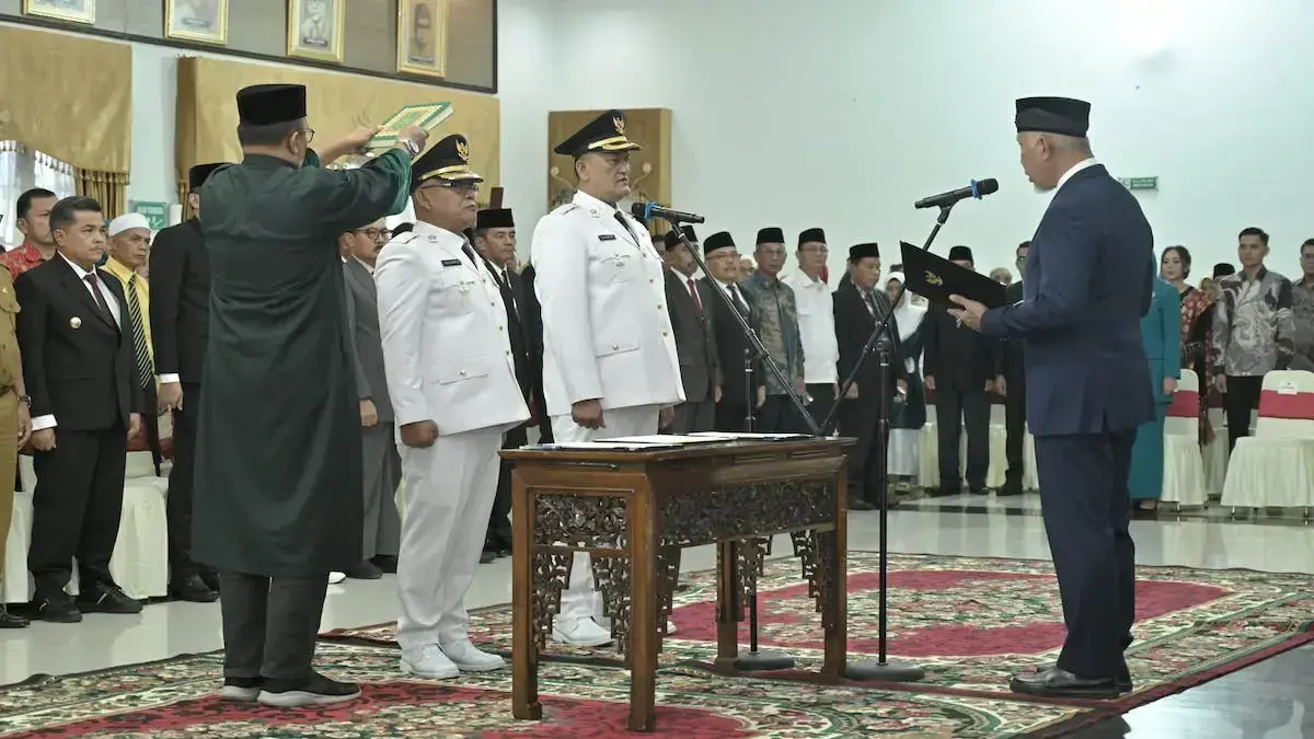 Gubernur Mahyeldi lantik Bupati dan Wakil Bupati Pasbar. (dok. adpsb)