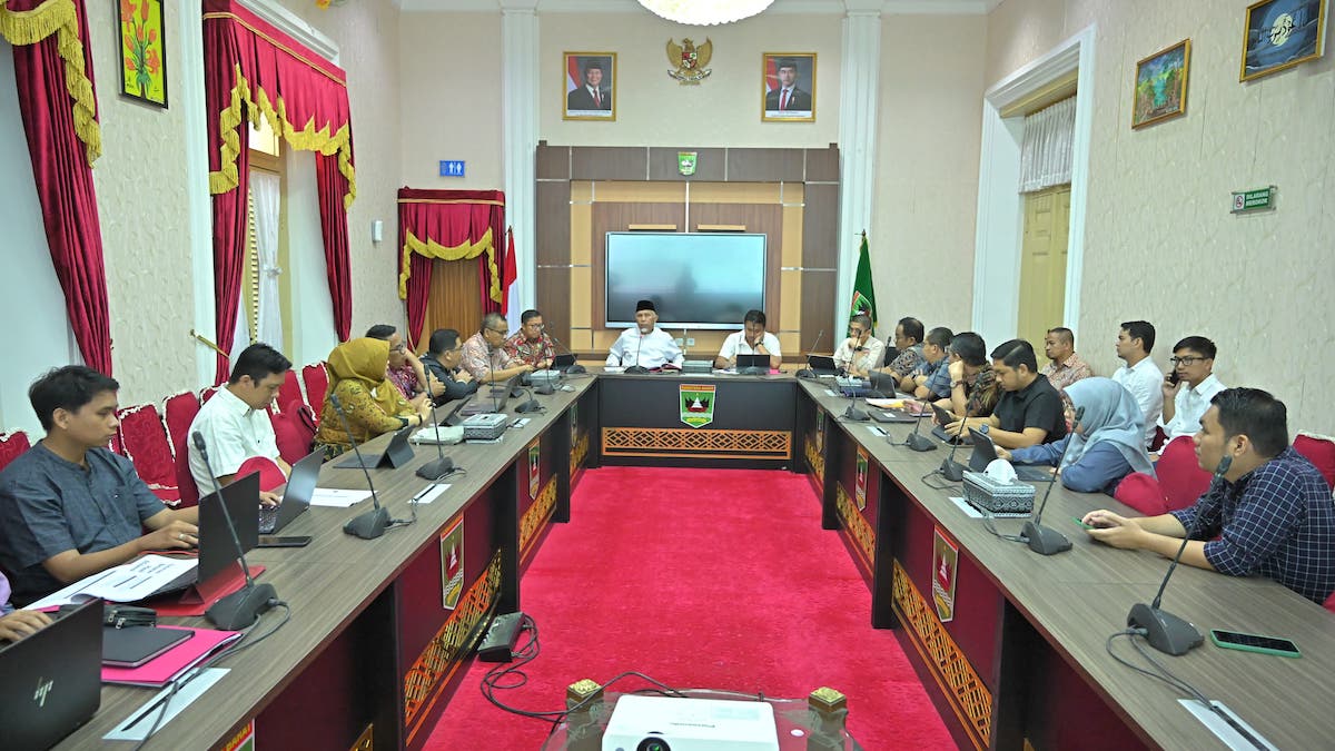 Gubernur Mahyeldi rapat dengan TAPD Sumbar. (dok. adpsb)