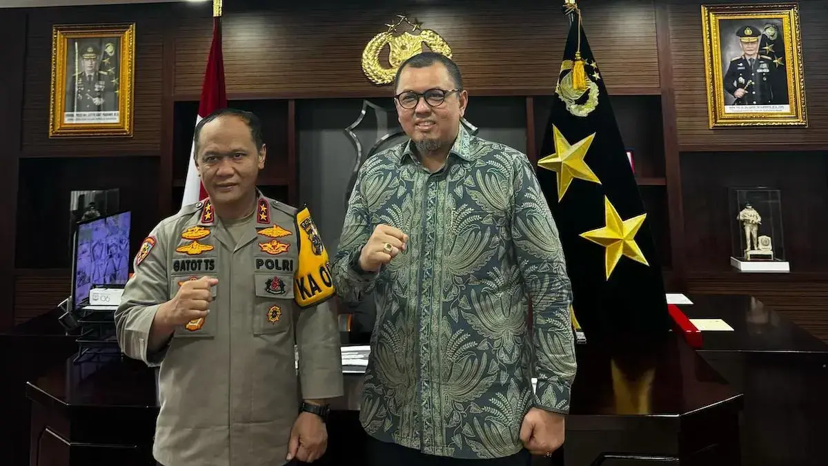 Ketua IKM Jakarta Braditi Moulevey dan Kapolda Sumbar Irjen Pol Gatot Tri Suryanto. (dok. pribadi)