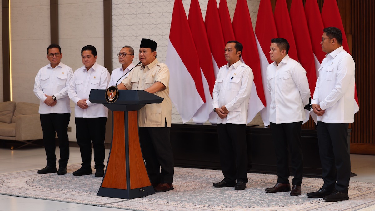 Presiden Prabowo dan jajaran kabinet saat menyampaikan pesan strategis di awal Ramadan. (dok. Tim Media Presiden)