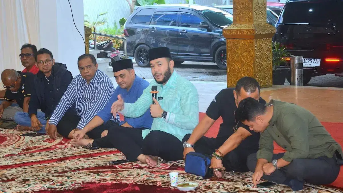 Wako Fadly Amran buka bersama wartawan di Rumah Dinas. (dok. Prokopim)