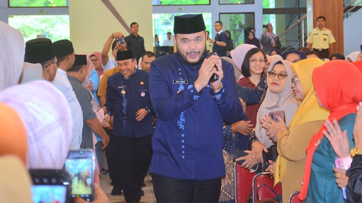 Wako Fadly Amran datang ke pertemuan pimpinan sekolah se-Kota Padang. (dok. Prokopim)