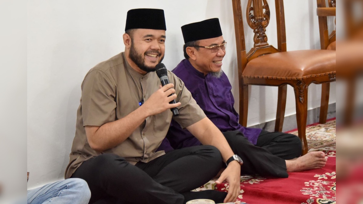 Wako Fadly Amran hadir di penempatan rumah dinas Wawako Maigus Nasir. (dok. Prokopim)