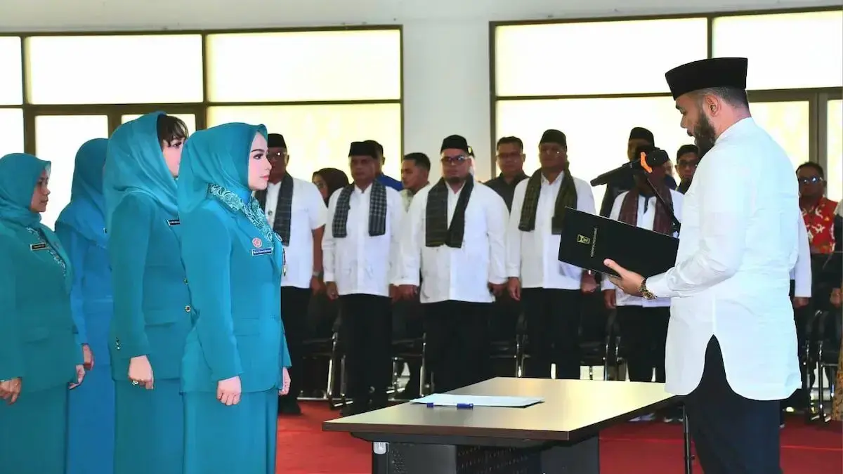 Wako Fadly Amran melantik pengurus baru TP PKK Padang. (dok. Prokopim)