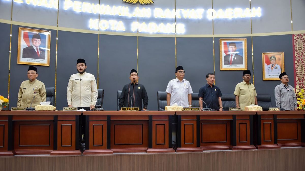Wako Fadly Amran dan Wawako Maigus Nasir hadir di paripurna DPRD Padang terkait laporan LKPJ Pemko Padang. (dok. Prokopim)