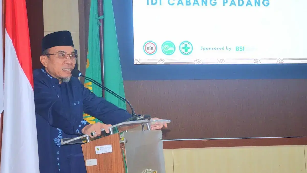 Wawako Maigus Nasir saat acara temu akbar dan bukber dokter se-kota Padang. (dok. Prokopim)