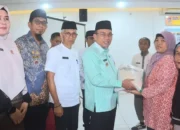 Wawako Serahkan Bantuan Ratusan Kilogram Beras untuk Masyarakat Rentan Rawan Pangan di Padang Selatan