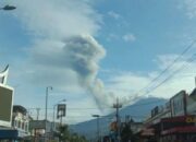 Letusan Gunung Marapi Terkini: Dentuman Keras Dirasakan Warga, Status Waspada Terus Berlaku