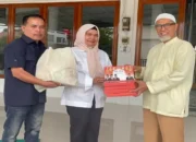 Andre Rosiade Bagikan Ribuan Paket Sembako dan Kain Sarung untuk Garin di Sumbar