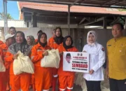 Sambut Lebaran, Andre Rosiade Bagikan Ribuan Paket Sembako untuk Petugas Kebersihan Padang dan Pariaman