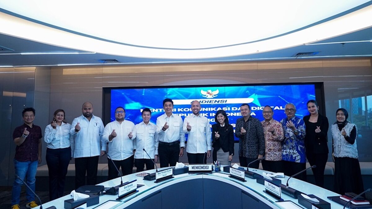 : Menkomdigi Meutya Hafid dalam audiensi dengan Ketua Umum BPP HIPMI Akbar Himawan Buchari dan jajaran pengurus di Ruang Rapat Kementerian Komdigi, Jakarta (Humas Kemkomdigi)