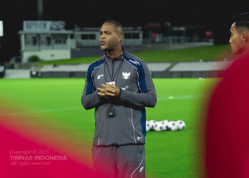 Coach Patrick Kluivert saat sesi latihan perdana Timnas Indonesia. (dok. PSSI)