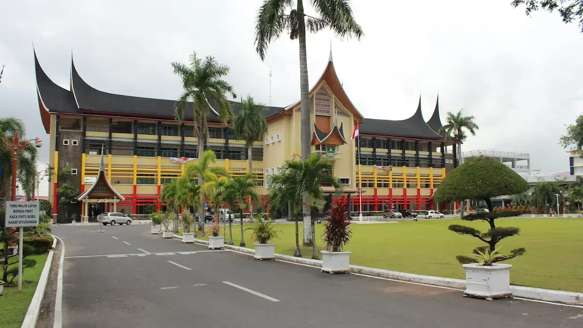 Halaman kantor Gubernur Sumbar. (dok. Wikipedia)