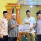 Penyerahan bantuan hibah Safari Ramadan di Pasaman Barat. (dok. adpsb)
