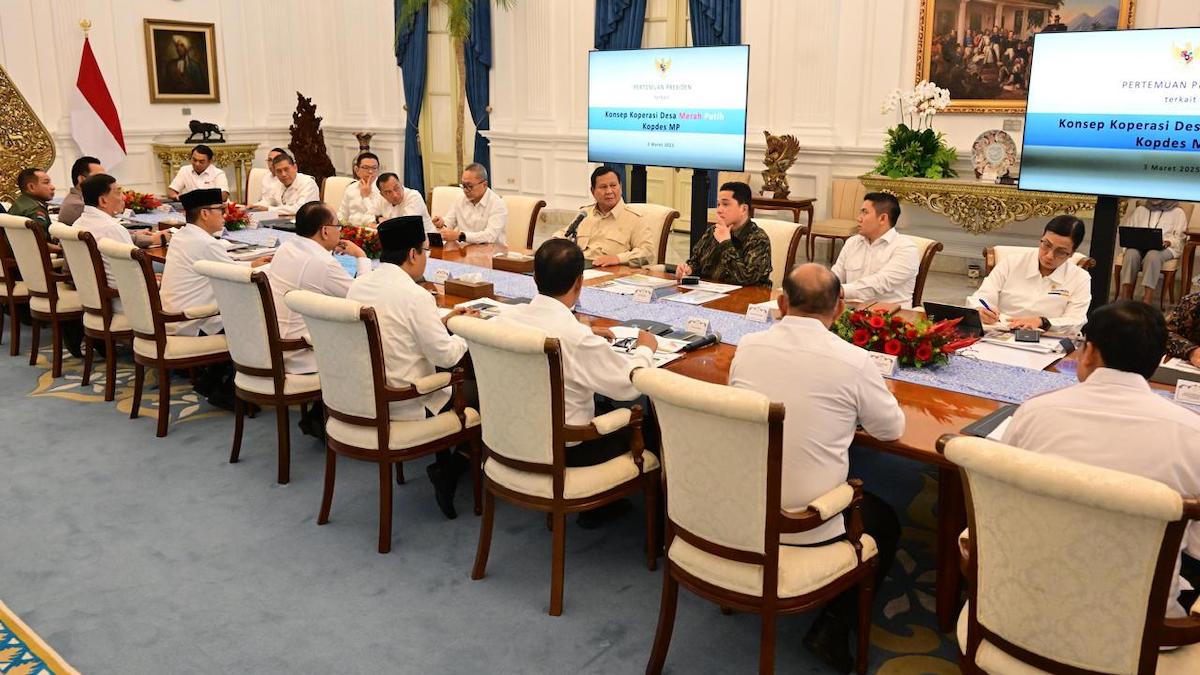 Presiden Prabowo menggelar ratas dengan sejumlah menteri terkait Koperasi Desa Merah Putih. (foto. Rusman - Biro Pers Sekretariat Presiden)