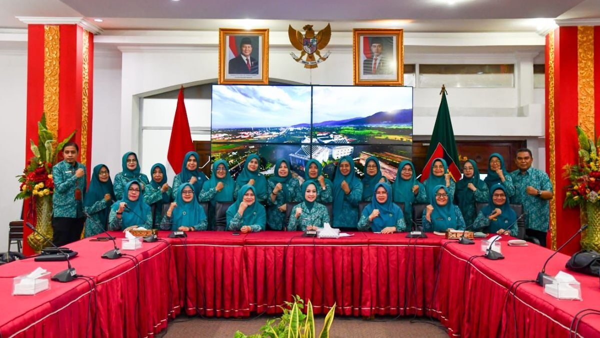Silaturahmi pengurus TP PKK Padang yang baru. (dok. Prokopim)