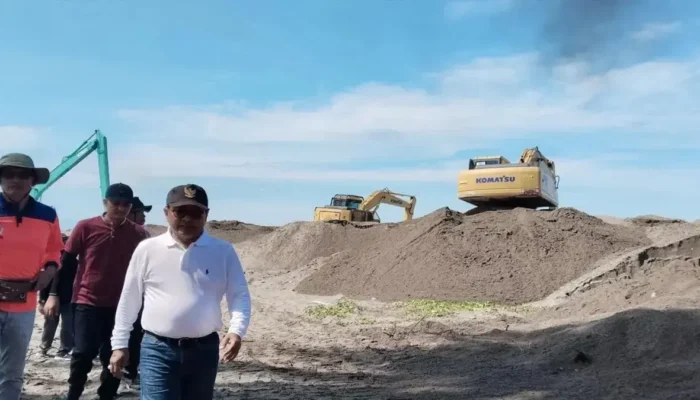 Seribu Orang Turun Tangan, Pemkab Padang Pariaman Gotong Royong Akbar Bersihkan Sungai Batang Ulakan