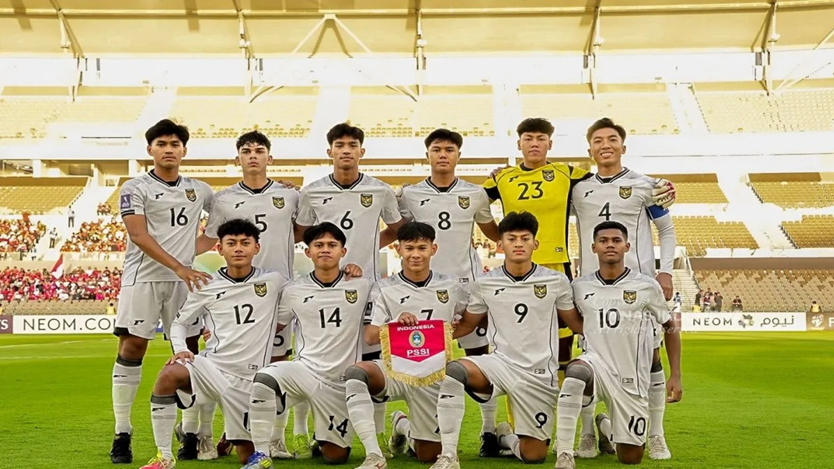 Pemain timnas U-17 Indonesia berpose pada pertandingan melawan Korea Selatan U-17 dalam laga perdana Grup C Piala Asia U-17 2025 di Stadion Prince Abdullah Al Faisal, Jeddah, Arab Saudi, Jumat (4/4/2025). Pertandingan ini dimenangkan Indonesia dengan skor 1-0. (ANTARA/HO-PSSI)