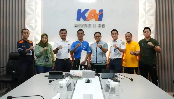 KAI Divre II Sumbar Apresiasi Petugas Kebersihan Stasiun yang Selamatkan Nyawa ODGJ