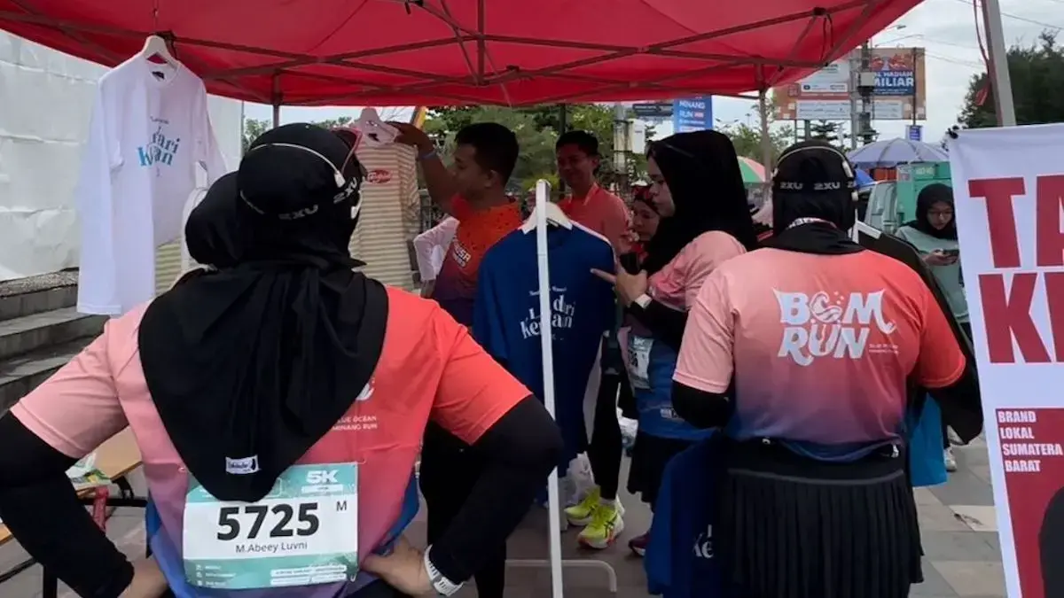 Stand Kadai Tangkelek di Danau Cimpago dipadati peserta BOM Run 2025. (dok. istimewa)