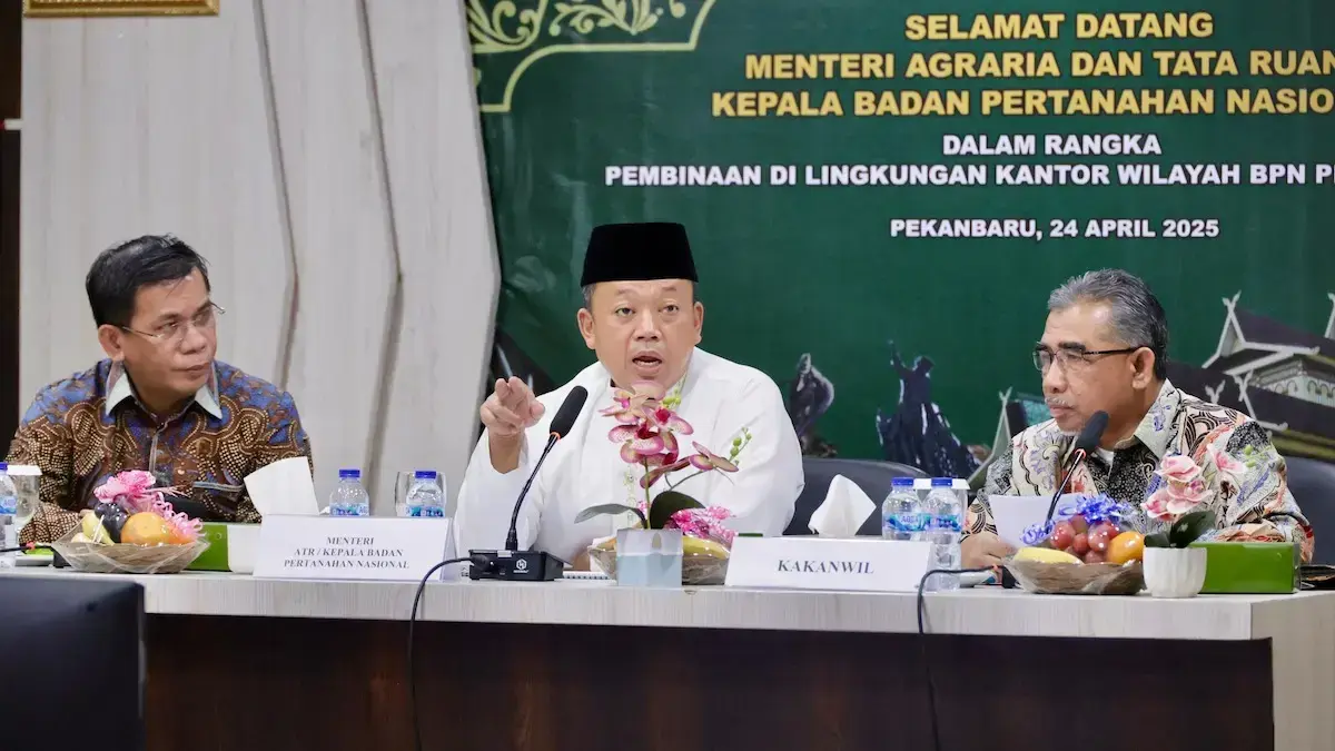 Menteri ATR/BPN Nusron Wahid saat pemetaan dan penataan pertanahan di Pekanbaru. (dok. ATR/BPN)