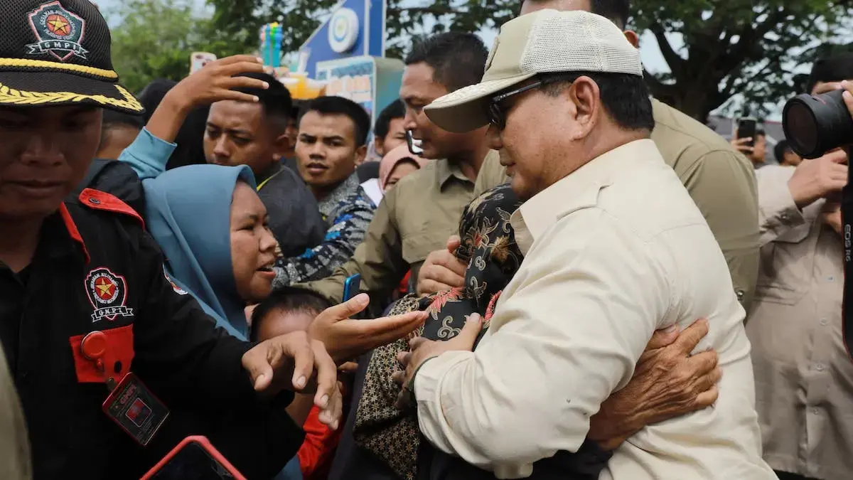 Presiden Prabowo saat menyapa masyarakat. (dok. PCO)
