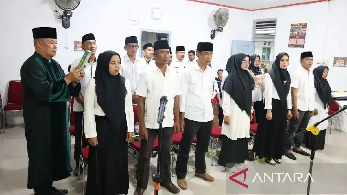 KPU saat melakukan pelantikan KPPS se Kabupaten Pasaman. (ANTARA/Heri Sumarno)