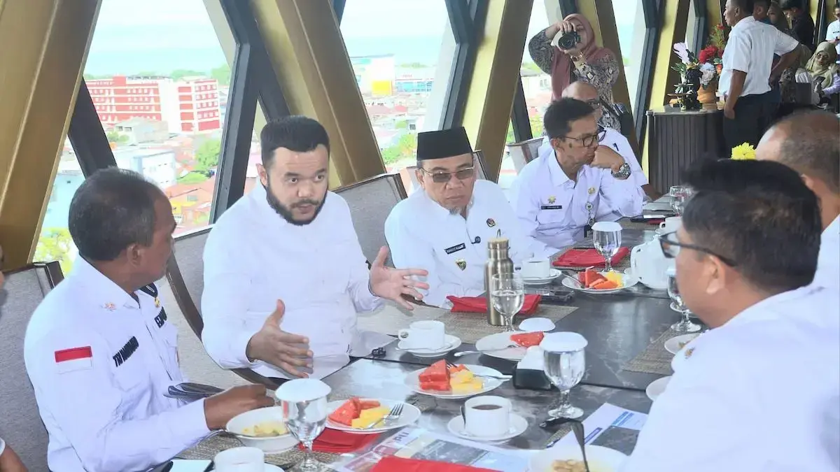 Wako Fadly Amran dan Wawako Maigus Nasir bahas masalah penanganan banjir di Padang. (dok. Prokopim)